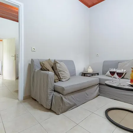 Notus Daire Lefkimmi (Corfu)